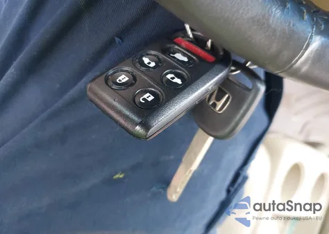 2008 Honda Odyssey Touring z USA, uszkodzony, nr VIN 5FNRL38858B097302